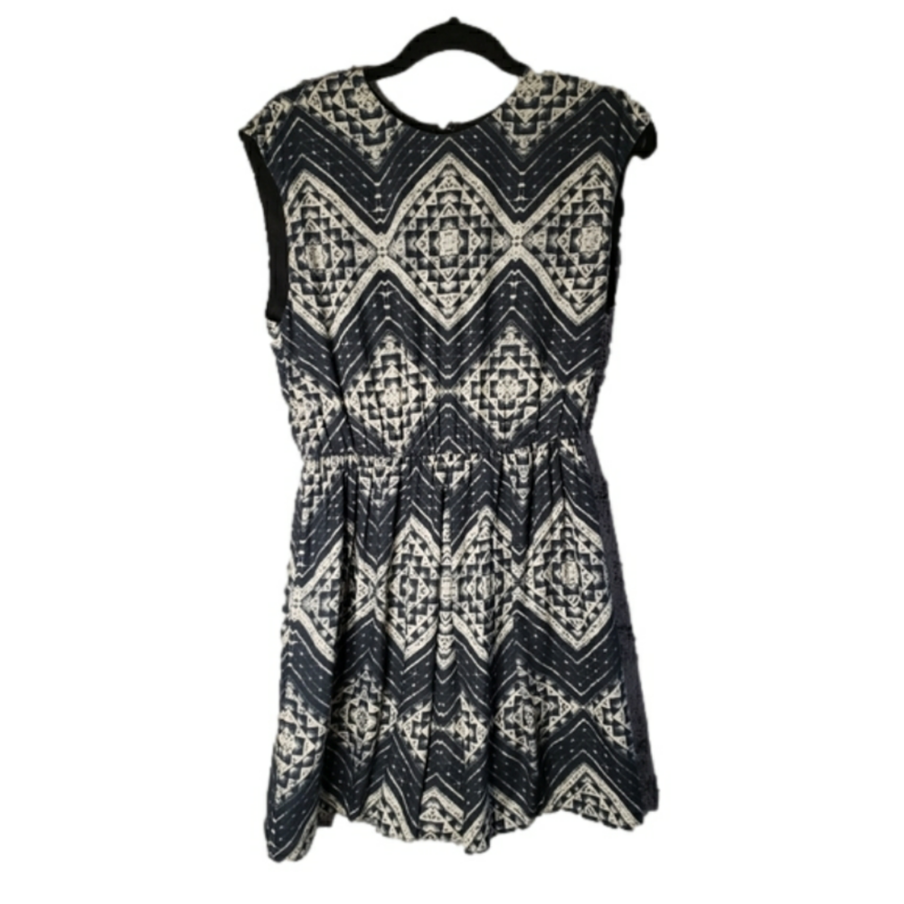 Alice + Olivia navy blue & cream summer dress w weighted lining